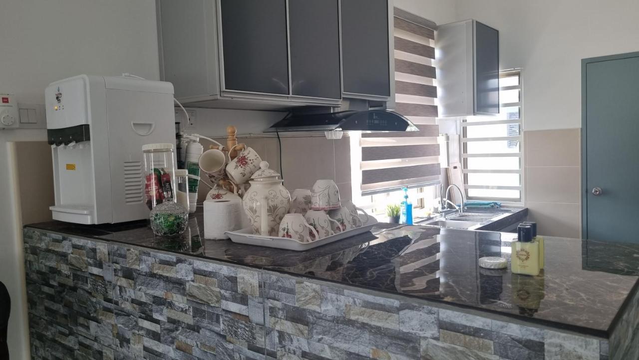 Baituljannah Homestay Batu Pahat Kültér fotó
