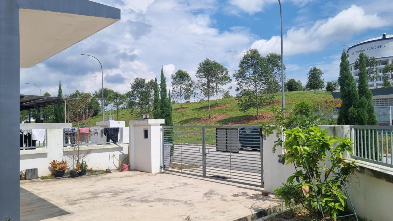 Baituljannah Homestay Batu Pahat Kültér fotó
